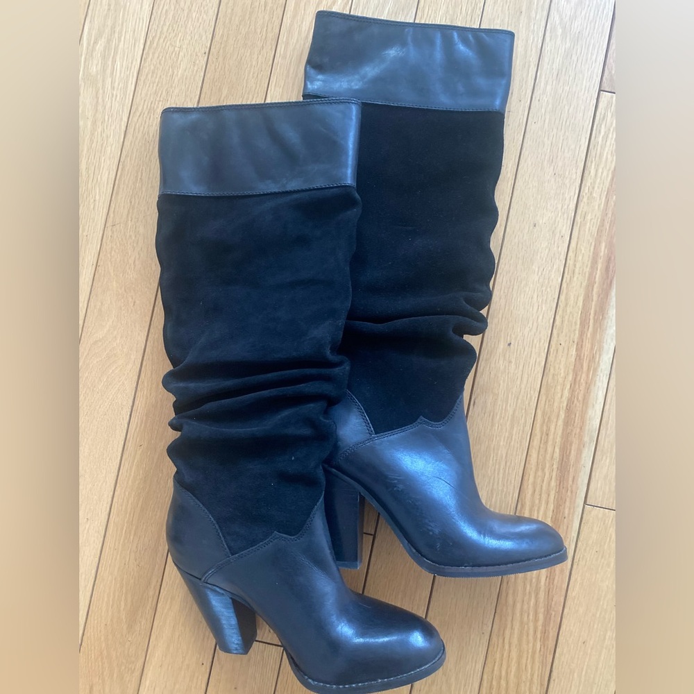 VGC 9/10 women’s Vintage Zodiac USA leather women’s boots in SZ 5.5!!